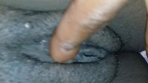 பொம்மைகளை நேசிக்கும் குஞ்சு இன்று தோராயமாக முட்டிக்கொண்டிருக்கிறது