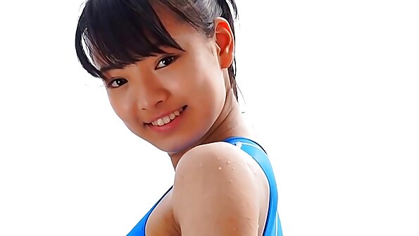 ஒரு கவர்ச்சியான கழுதை சேட்டை ஒரு அறிமுகமானவனால் அவளுடைய வீட்டில் சிக்கிக்கொண்டது