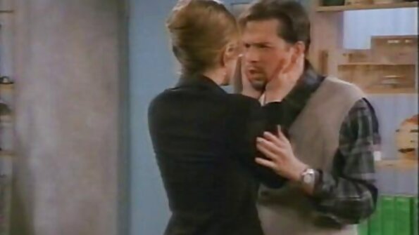 அற்புதமான அழகி பீச் அமெச்சூர் POV காட்சிக்கு ஆண்குறியை உறிஞ்சுகிறது