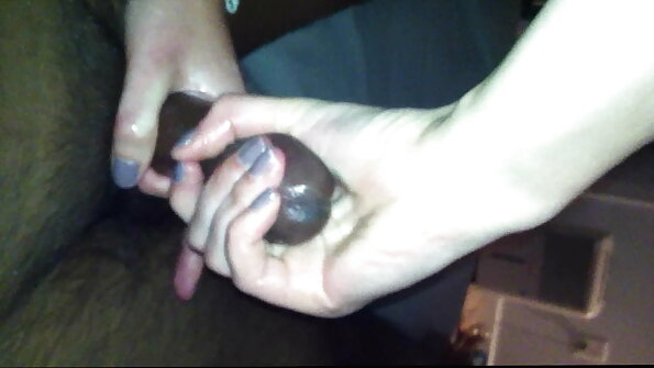 அபிமான பீச் தனி நடவடிக்கைகளில் அழுக்கு பாத்திரத்தை வகிக்க விரும்புகிறது