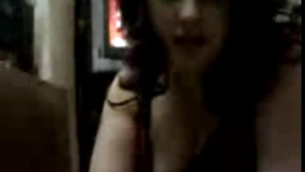 ஒரு அழகான புன்னகையுடன் ஒரு சூடான விக்சன் அவளுடைய சூடான தேதிக்குப் பிறகு ஊடுருவி வருகிறது