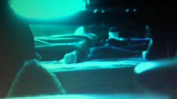 ஒரு கவர்ச்சியான அமெச்சூர் நன்றாக வட்டமான கழுதை அவளுக்குள் ஒரு பெரிய சேவலை உணர்கிறது