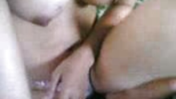 பொன்னிறம் மற்றும் அழகி இன்று தலையணைகளில் ஒன்றையொன்று சுவைக்கிறது