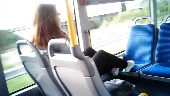 குதப் பெண்கள் மூவரும் மூச்சுத்திணறலில் நீட்டப்படுகிறார்கள்