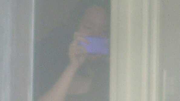 போஸோமி குஞ்சு அவனை மகிழ்ச்சியடையச் செய்ய பையனுடன் முட்டாளாக்குகிறது