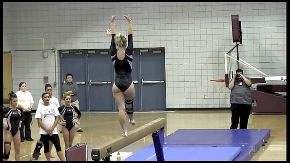 ஆச்சரியப்படும் குழந்தை மற்றும் அவளுடைய காதலன் பிற்பகல் காதல் செய்கிறார்கள்