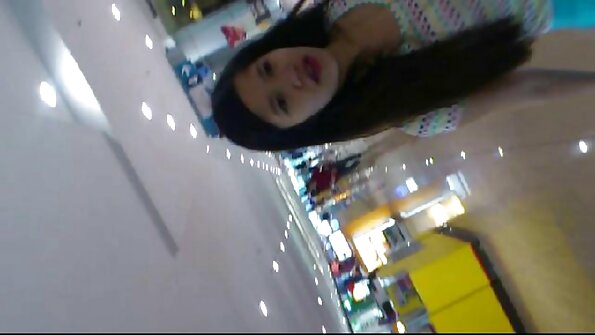 ஒரு பெரிய கறுப்பினத்தவர் சூடான மற்றும் கின்கி பெண்ணுடன் இனங்களுக்கிடையே உடலுறவு கொள்கிறார்