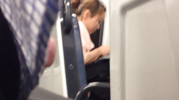 பெரிய உடலுடன் கூடிய ஒரு சூடான விஷயம் நிறைய உடலுறவுக்கு அவளது திறப்பைத் திறக்கிறது