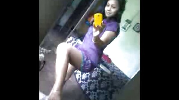 பொன்னிறம் ஒரு புத்திசாலித்தனத்தைப் பெறுகிறது, அதன் உணர்வை அவள் உண்மையில் அனுபவிக்கிறாள்