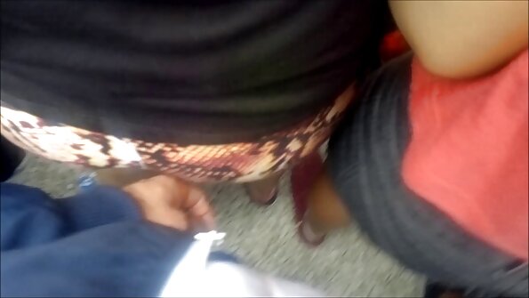 பொன்னிற மனைவி தன் கணவனின் சேவலை போதுமான அளவு பெற முடியாது