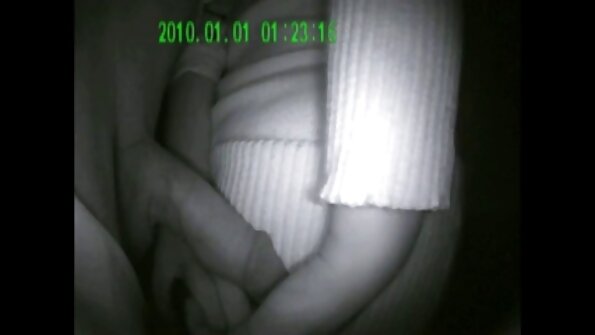 ஆஷ்லே ஃபயர்ஸ் கன்ட், சக்ஸ், மற்றும் ஃபாலஸ் சவாரி ஆகியவற்றை கேமராவில் காட்டுகிறது