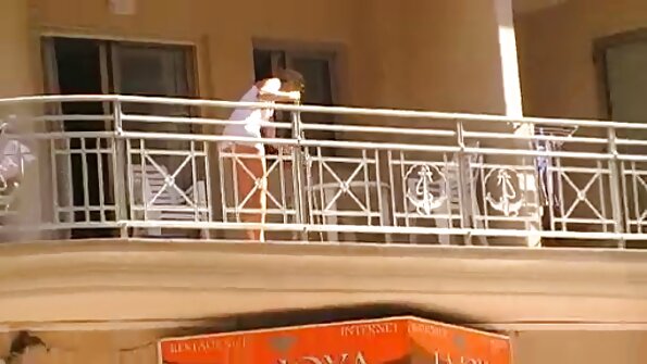 அழகான பெண்கள் ஜியானா ஜெம் புதிய நண்பரால் திருப்தி அடைய தகுதியானவர்