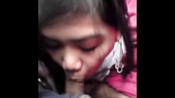 பெரிய மார்பக முதிர்ந்த பெண் பாலியல் ஆற்றல் மற்றும் ஆசைகள் நிறைந்தவர்