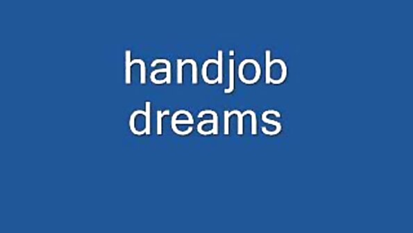 ஜூசி கழுதையுடன் ஒரு பொன்னிறம் படுக்கையில் சிறிது கவனத்தைப் பெறுகிறது