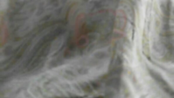 ஒரு கவர்ச்சியான சிறிய கழுதையுடன் ஒரு சூடான அழகான சேறு அவளது பெரிய கொள்ளையை ஊடுருவி வருகிறது