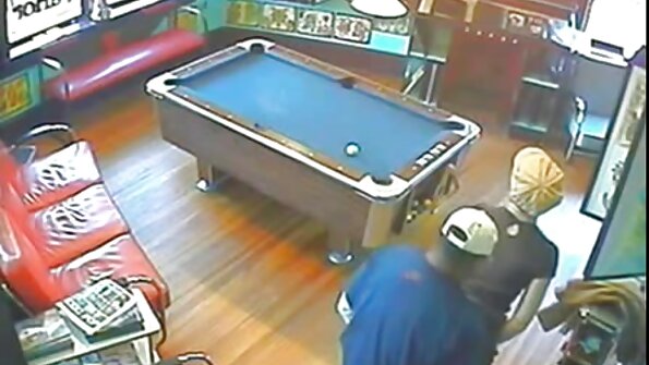 கருப்பு மெல்ல விரும்பும் பொன்னிறம் அவளது இறுக்கமான கழுதையில் பெரியதாக உணர்கிறது